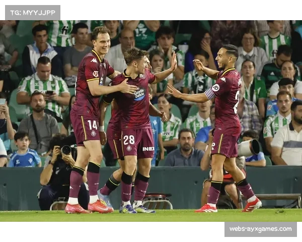 比利亚雷亚尔3-2逆转西班牙人，索尔洛特上演帽子戏法